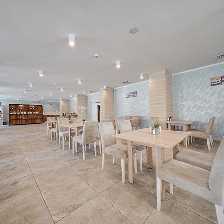 Cinema Hotel Primorsko Exteriér fotografie