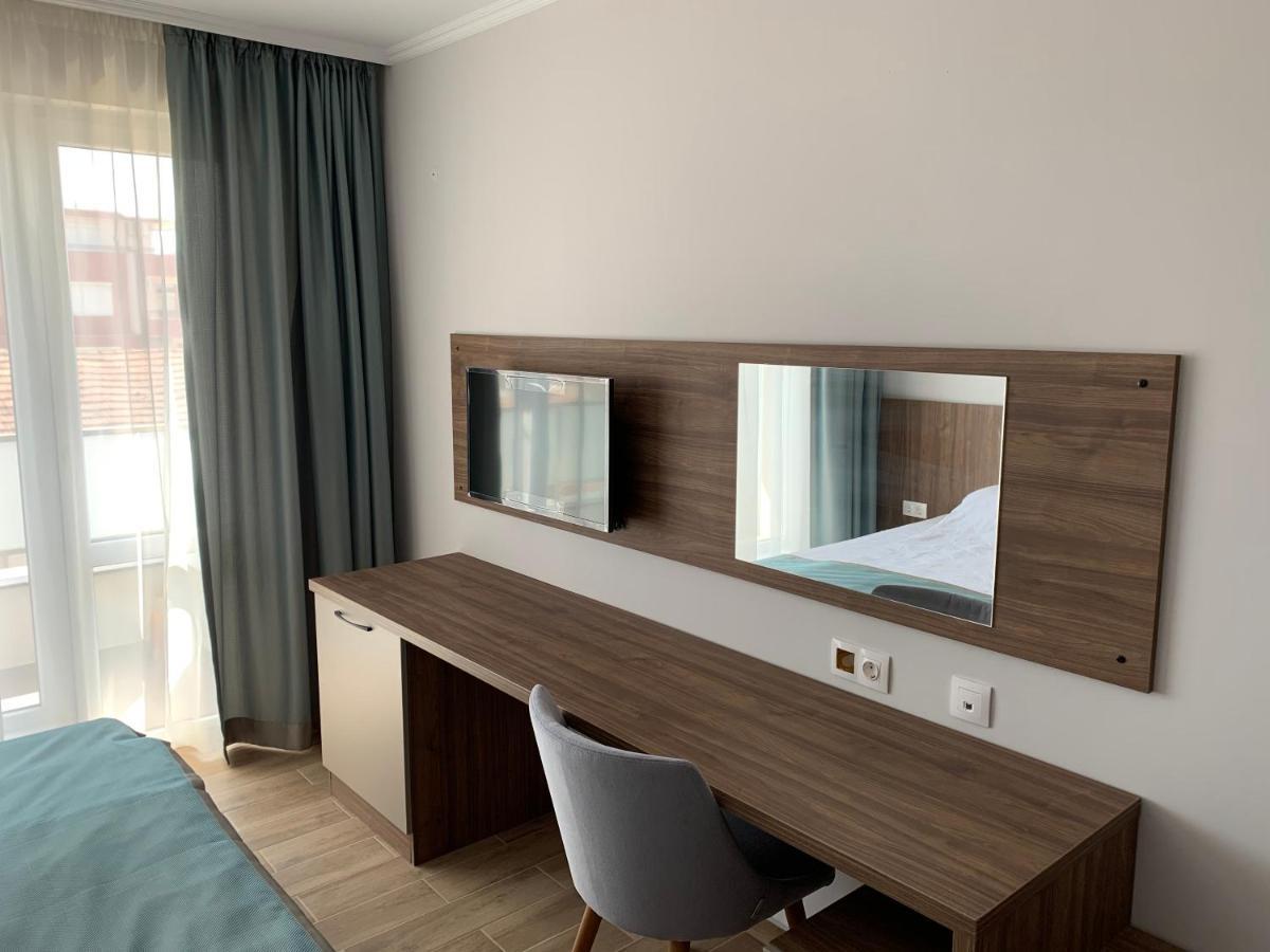 Cinema Hotel Primorsko Exteriér fotografie