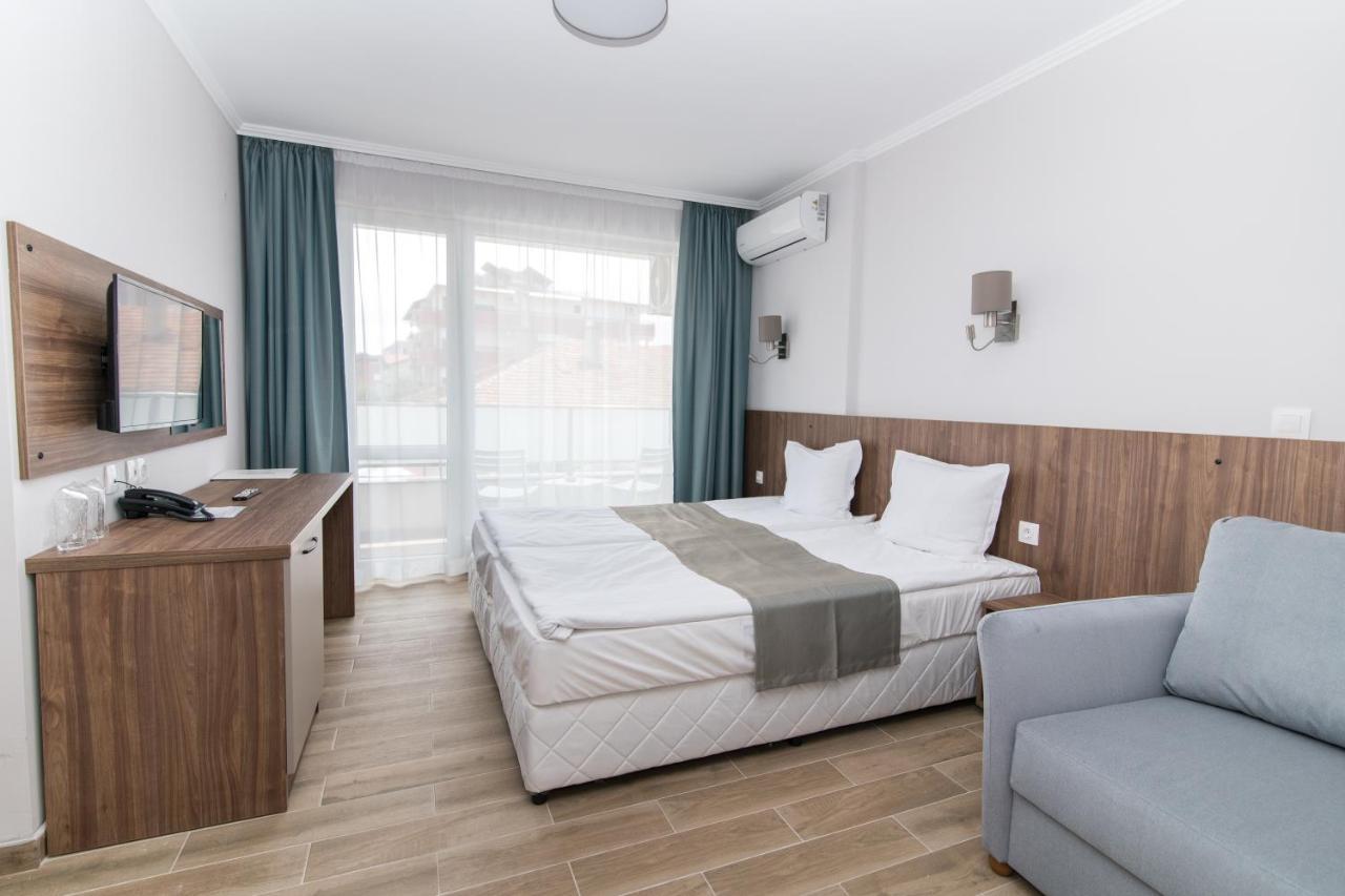 Cinema Hotel Primorsko Exteriér fotografie