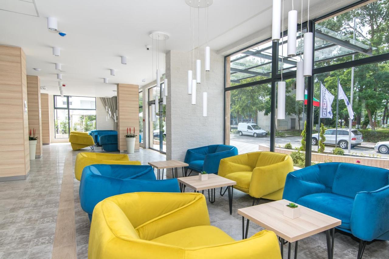Cinema Hotel Primorsko Exteriér fotografie