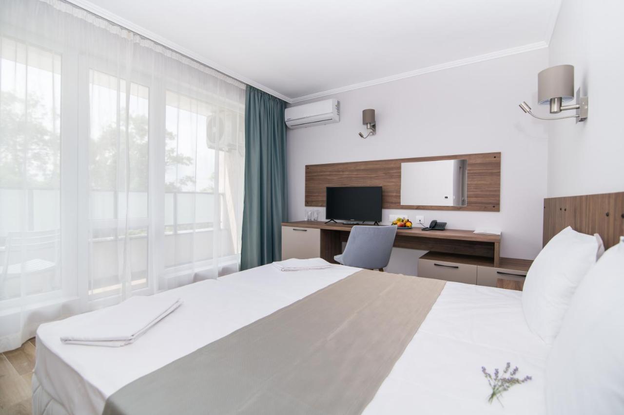 Cinema Hotel Primorsko Exteriér fotografie
