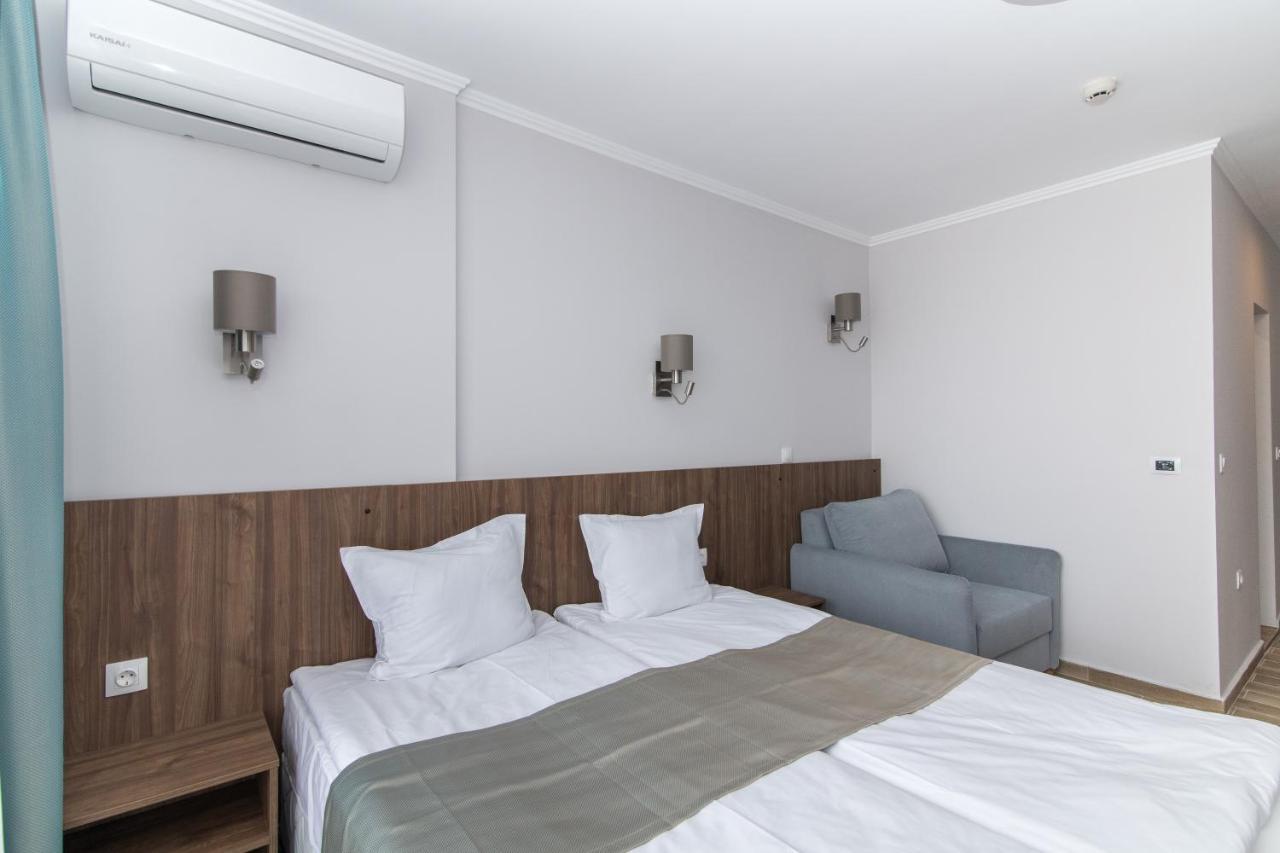 Cinema Hotel Primorsko Exteriér fotografie