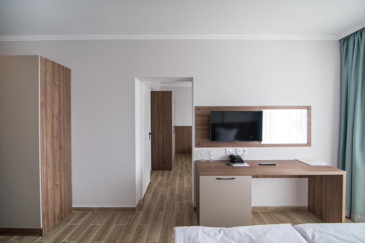 Cinema Hotel Primorsko Exteriér fotografie
