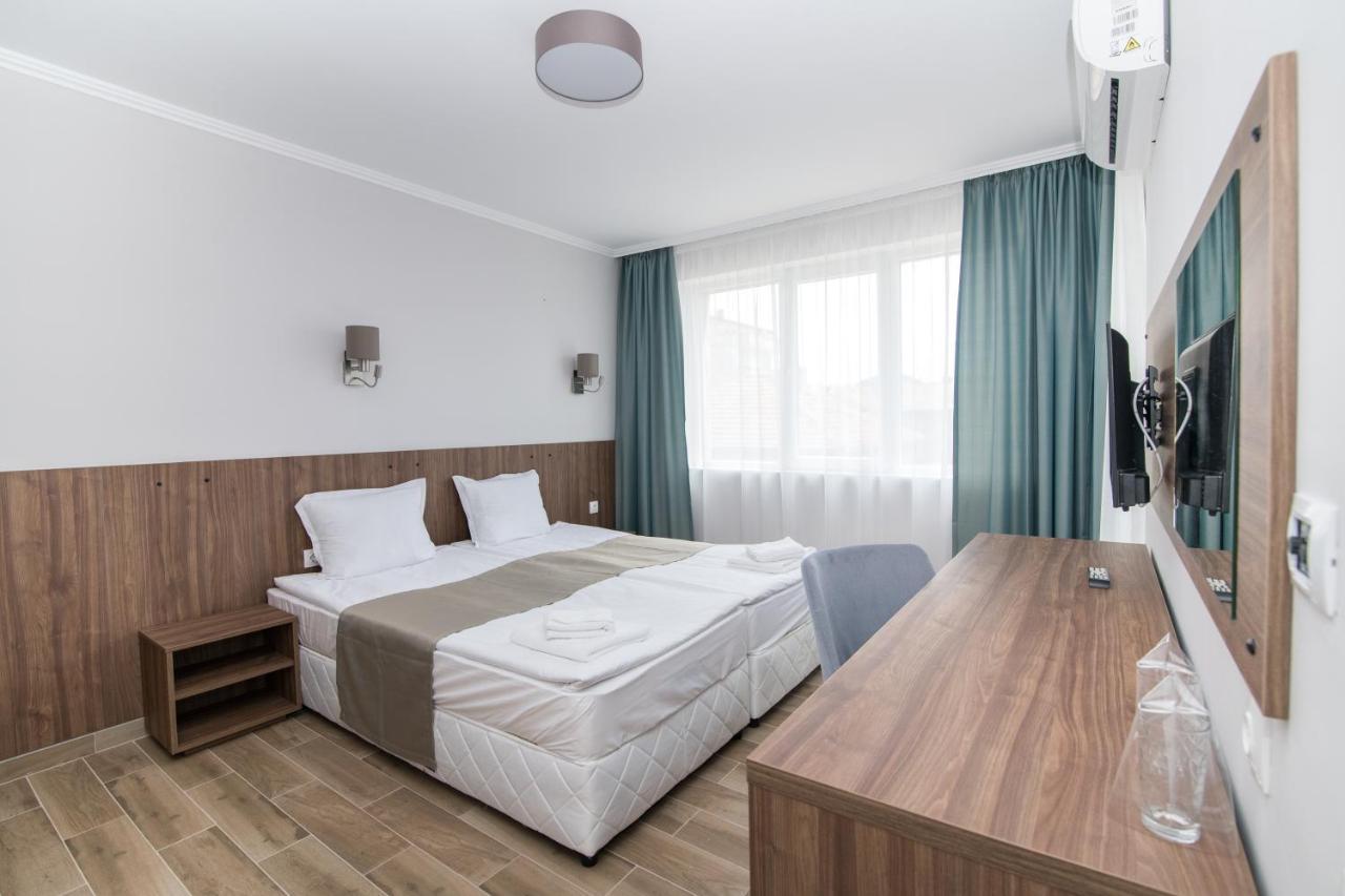 Cinema Hotel Primorsko Exteriér fotografie