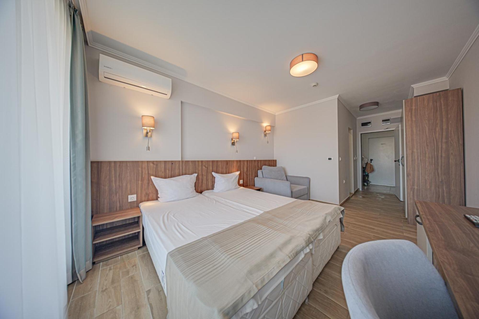Cinema Hotel Primorsko Exteriér fotografie