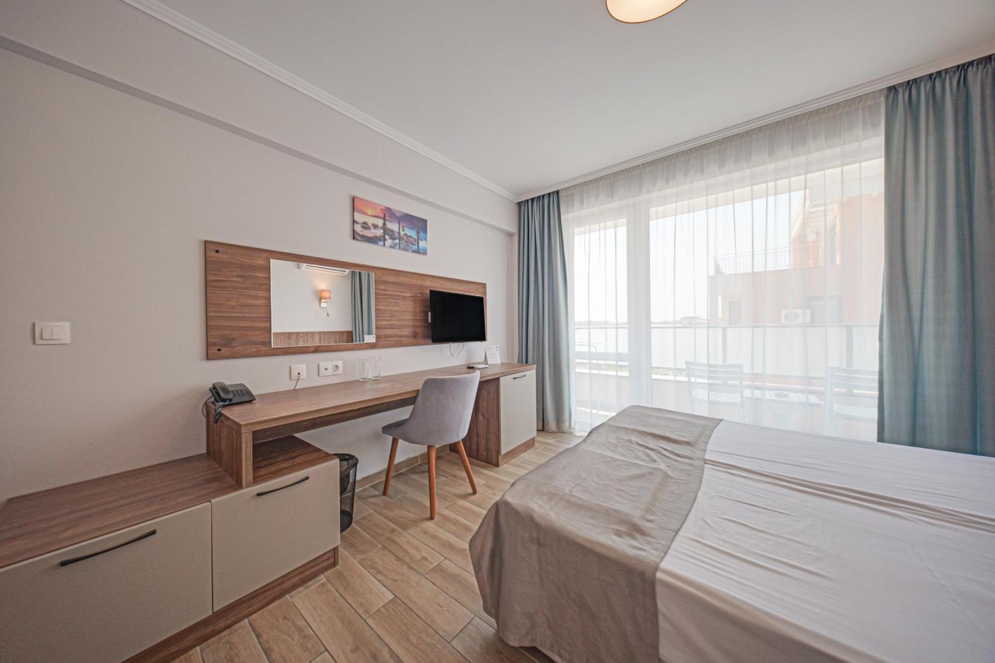 Cinema Hotel Primorsko Exteriér fotografie