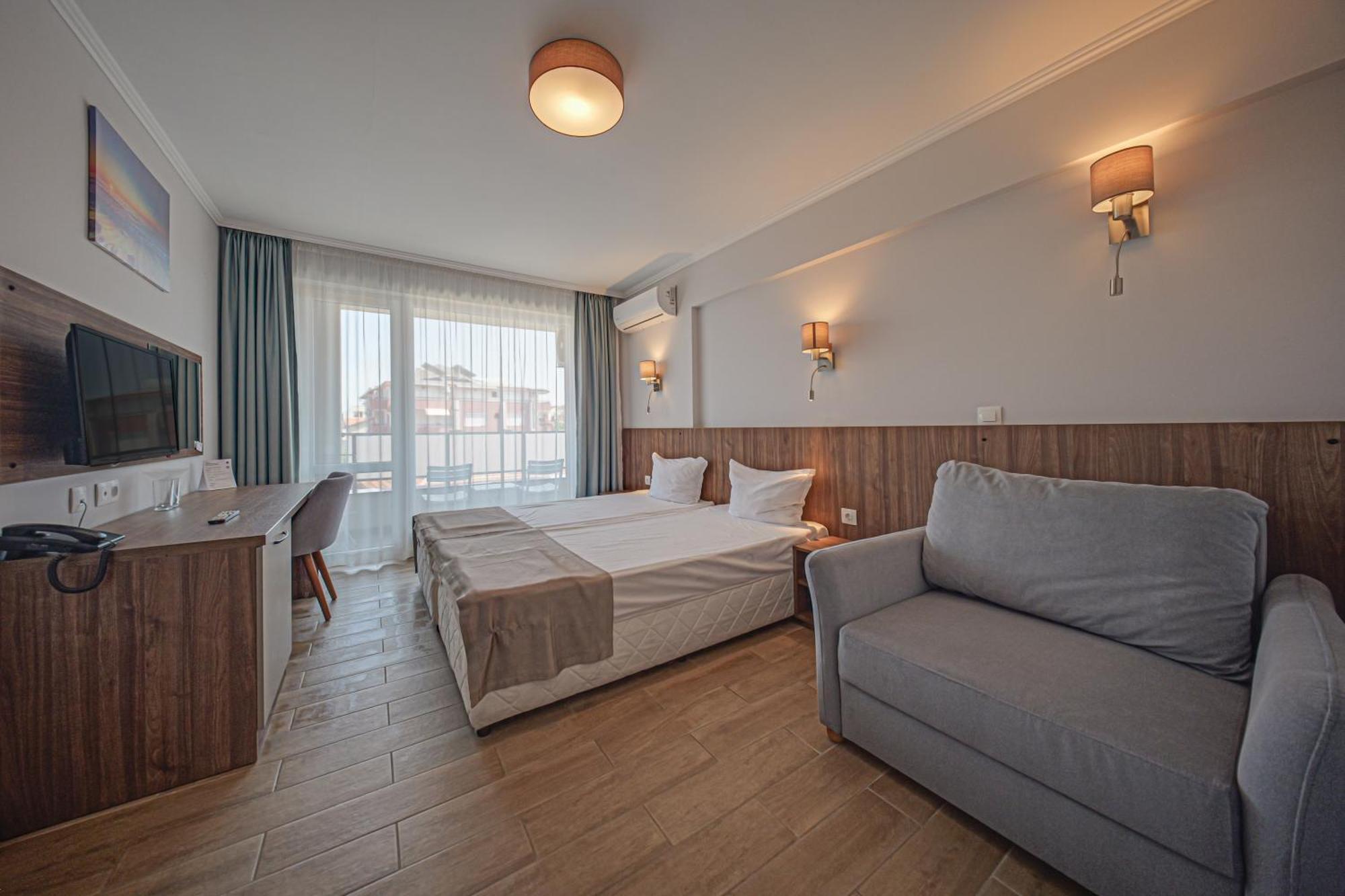 Cinema Hotel Primorsko Exteriér fotografie