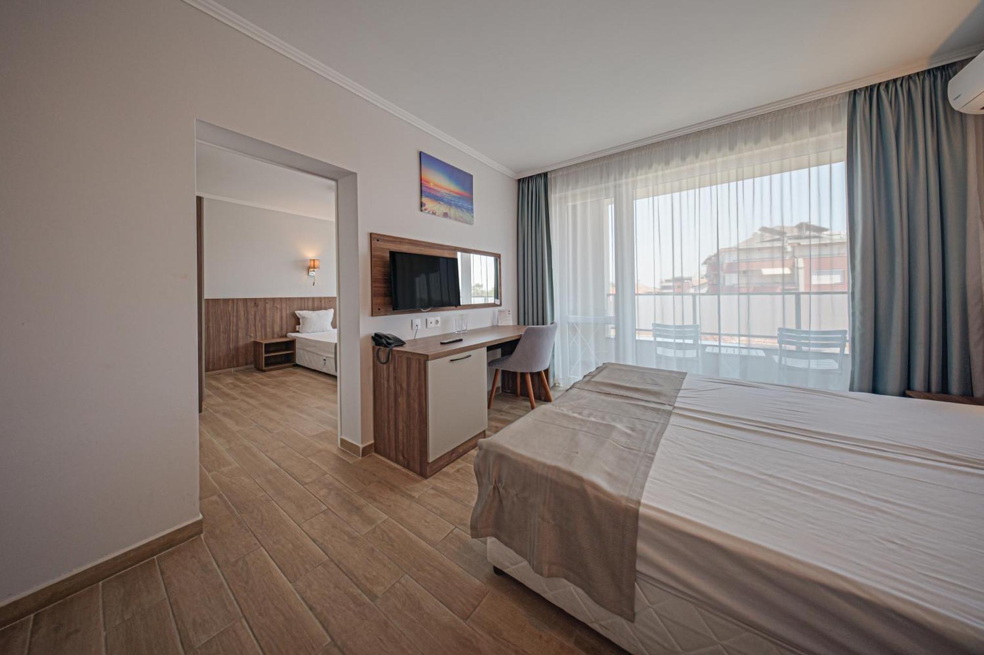 Cinema Hotel Primorsko Exteriér fotografie