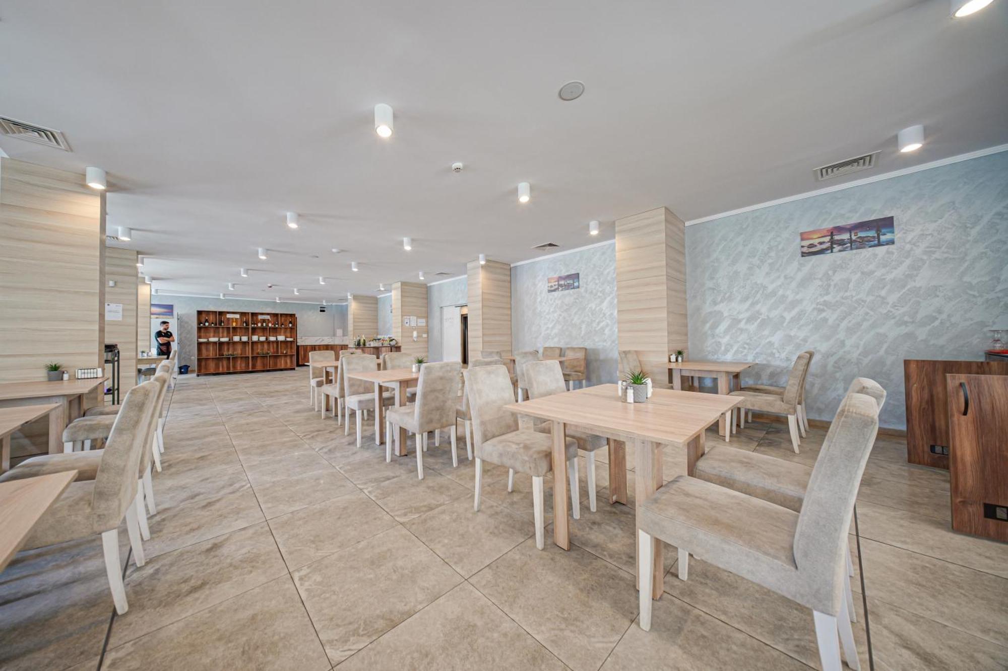 Cinema Hotel Primorsko Exteriér fotografie
