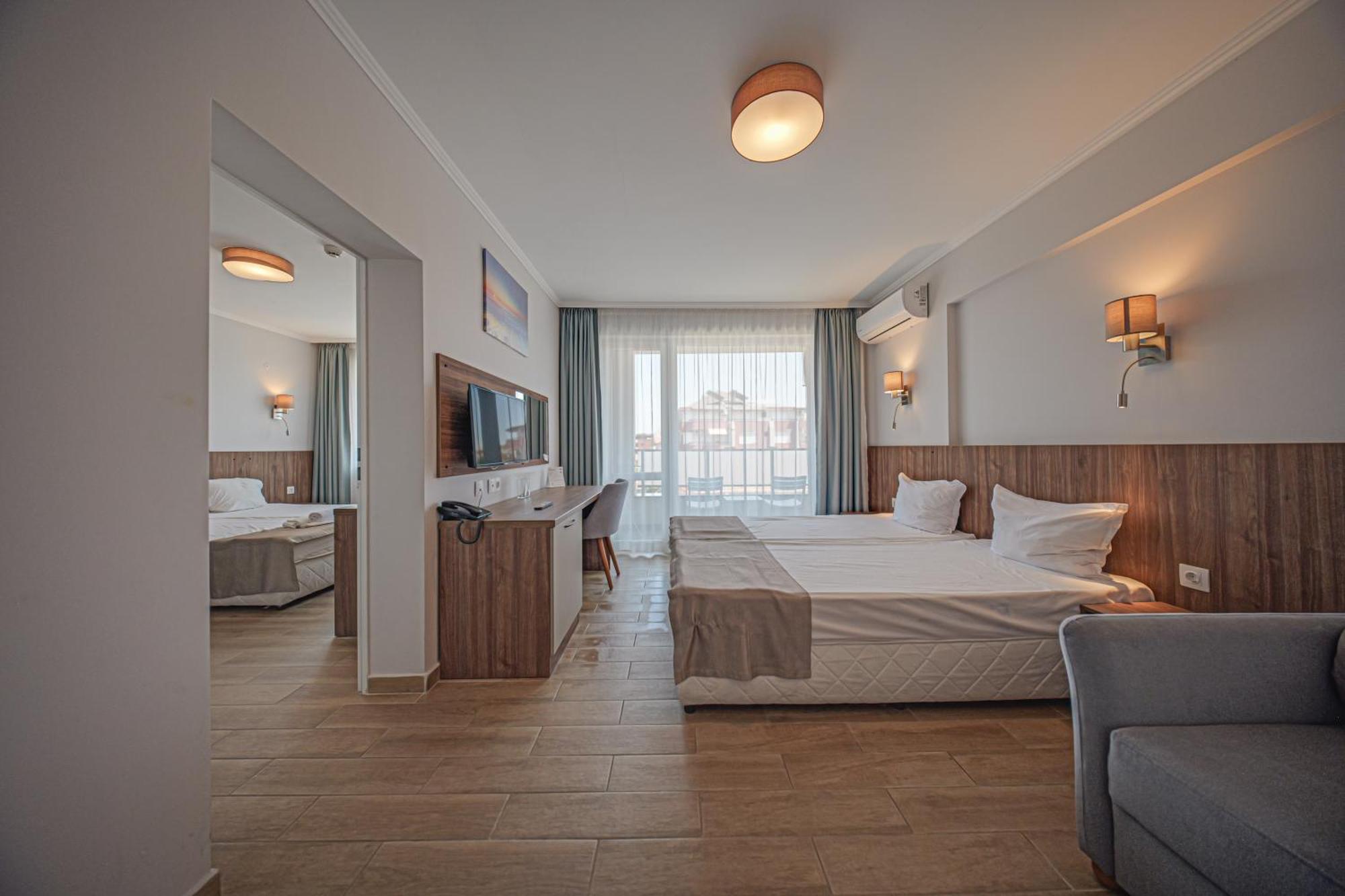 Cinema Hotel Primorsko Exteriér fotografie